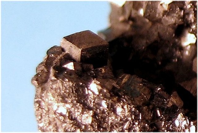 arsenopyrite-cluster of crystals-close view