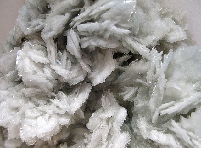 barite-white-crystals