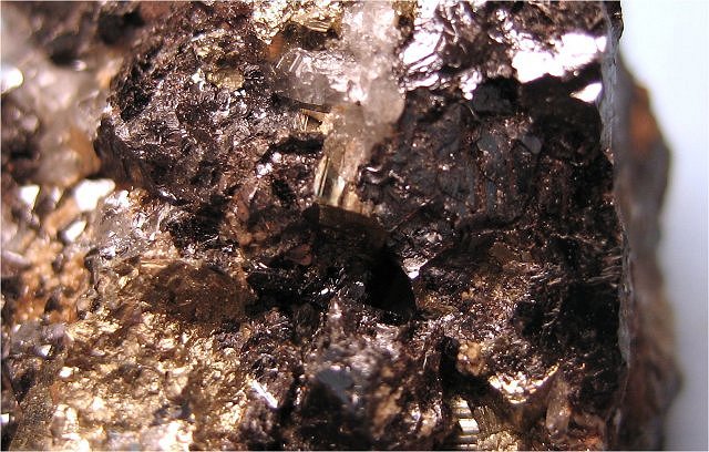 boulangerite-brown crystals with quartz