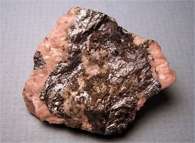 brookite-dark gray metallic luster-massive