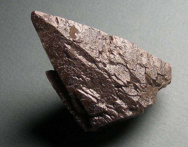 calcite-dogtoothspar-brown crystal