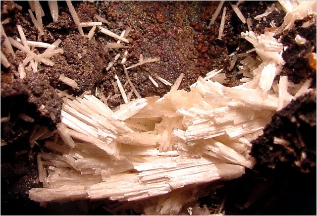 cerussite-cream white jackstraw crystals