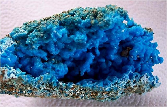 chalcanthite-blue growths in vug