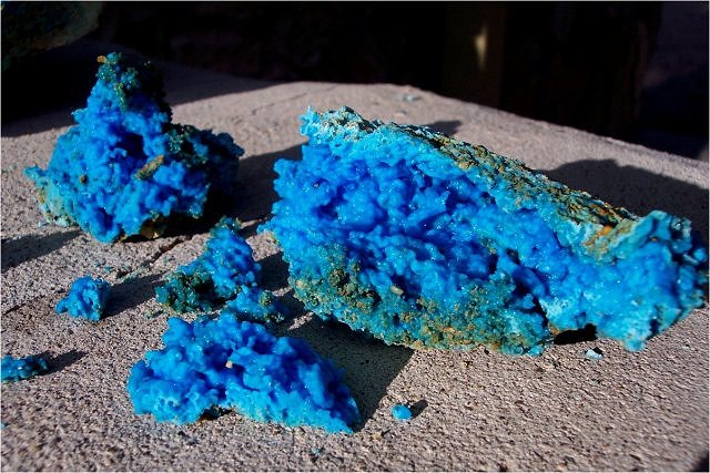 chalcanthite-pockets of blue growths