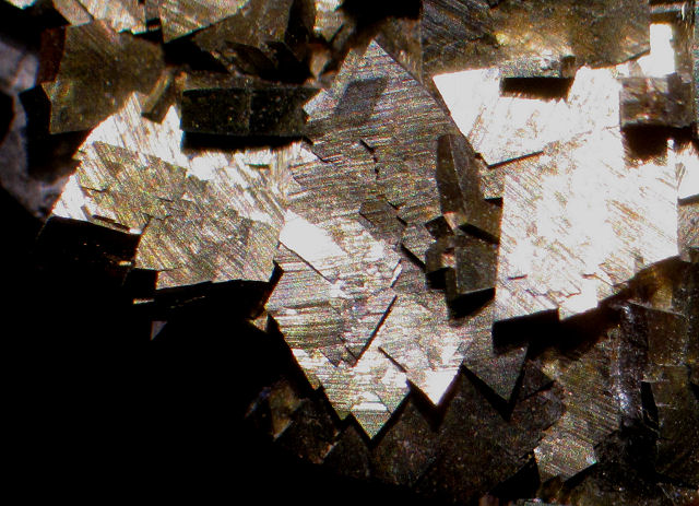 chalcopyrite-metallic luster crystals-microscope view