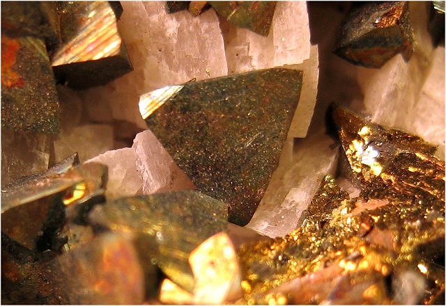 chalcopyrite-yellow brassy tetragonal crystal