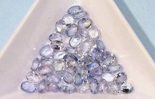 corundum-sapphire-light blue faceted gems