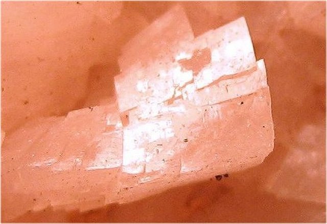 dolomite-pink curved crystal-close view