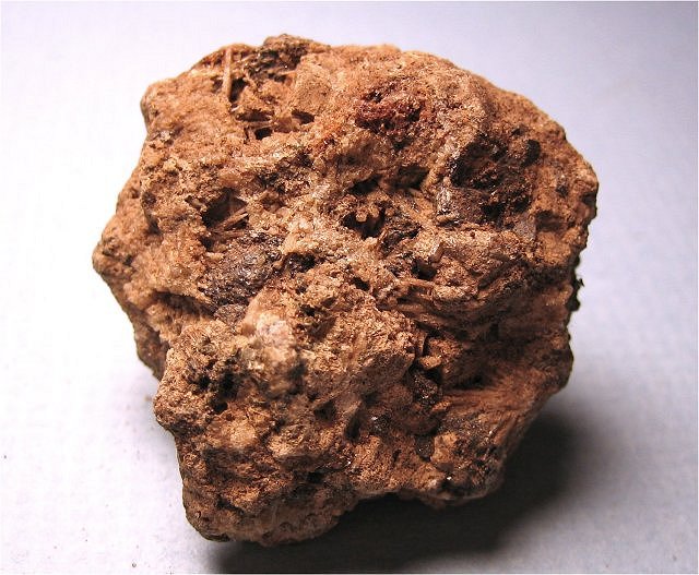 dysanalite-light brown crystalline mass