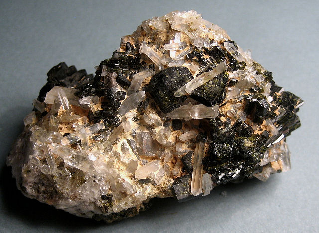 epidote-dark green crystals with quartz-Alaska