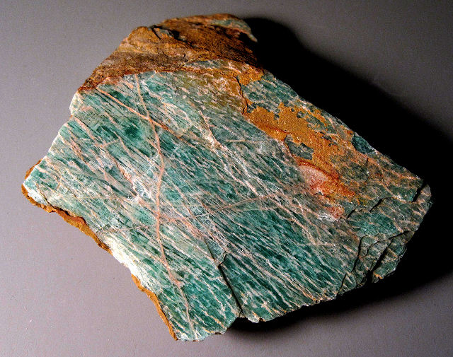 feldspar-microcline-amazonite-cleavage fragment