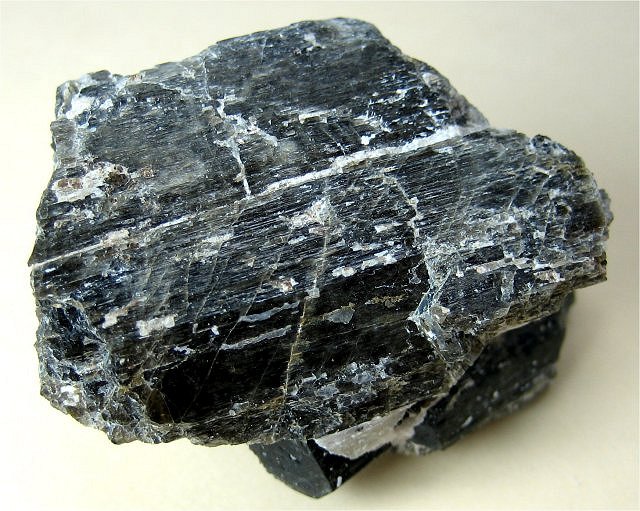 fluororichterite-black rock