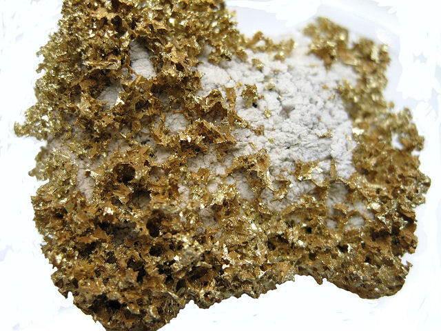 gold-in white quartz
