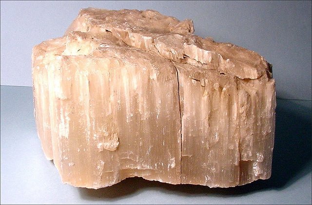gypsum-satinspar-satinspar-white fibrous