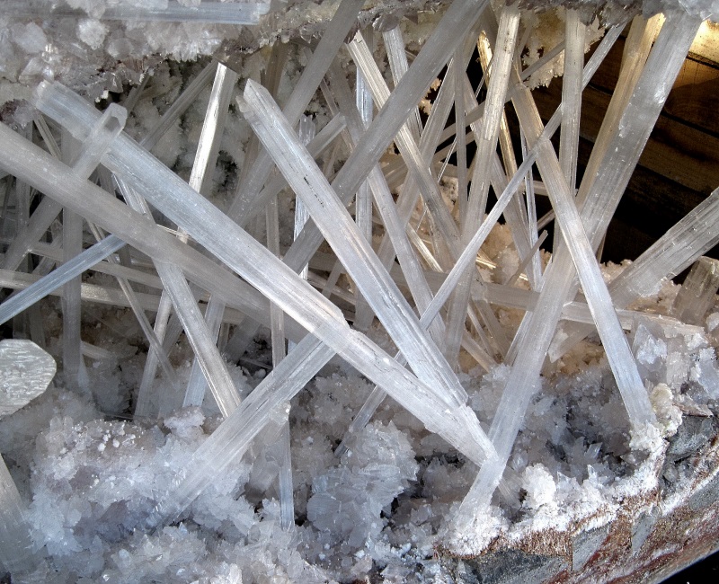 gypsum-selenite-white elongated crystals-China