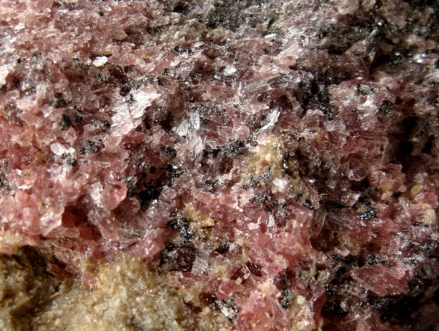 hexagonite-pink-granular-close view