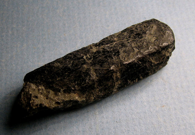 hornblende-black elongated crystal
