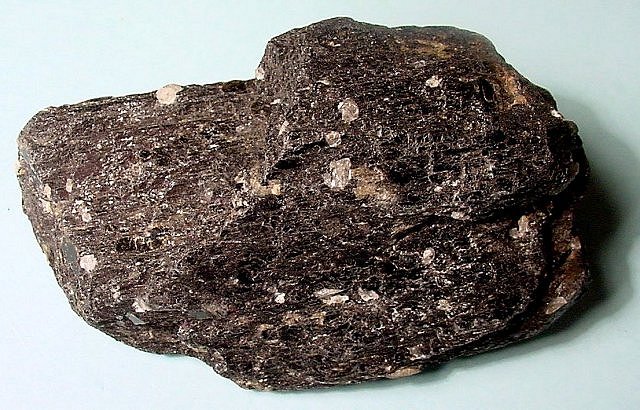 hornblende-black-massive