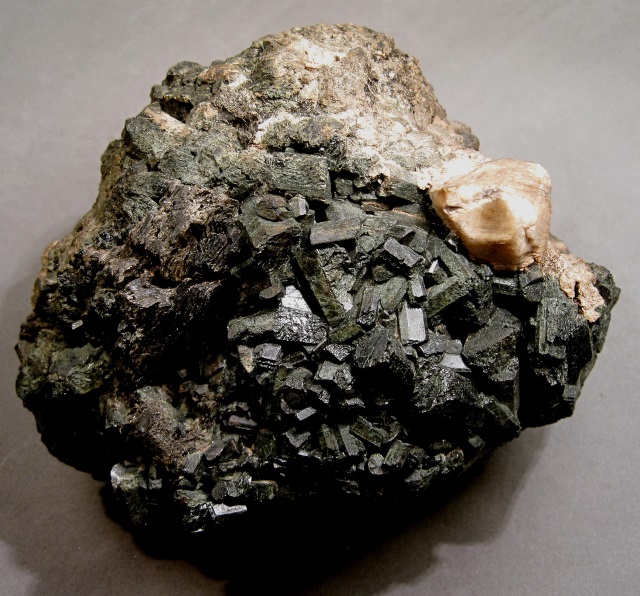 hornblende-cluster of greenish black crystals