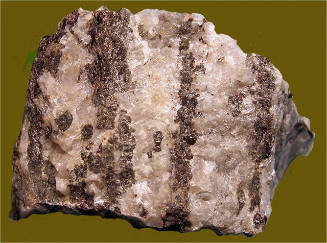 kornerupine-brown crystalline bands