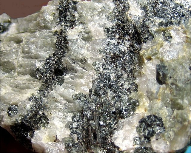 kornerupine-brown-crystalline bands