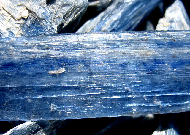 kyanite-blue crystal-close view-close view-Brazil