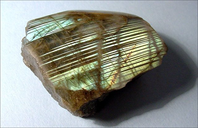 labradorite schiller and plagioclase twinning