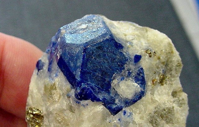 lapis lazuli blue crystal