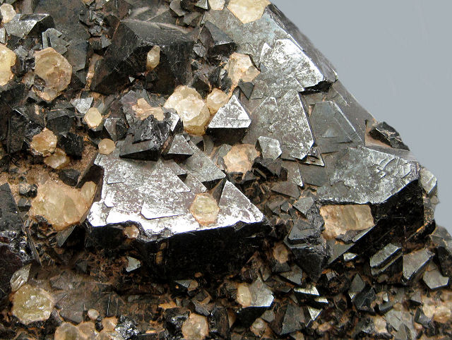 magnetite-black octahedron crystal with calcite-2419a