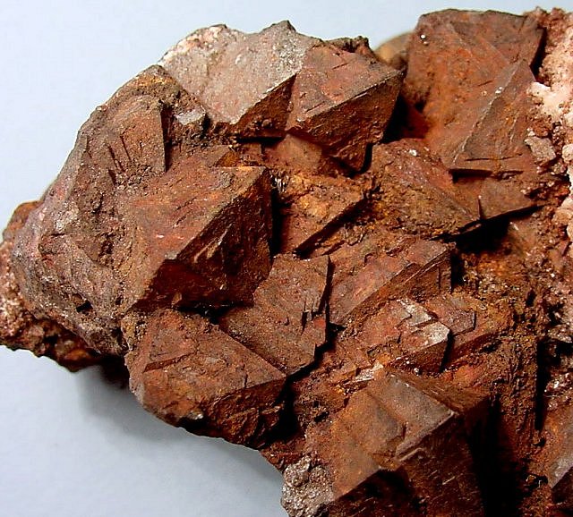 magnetite-crystals oxidizing to hematite-2