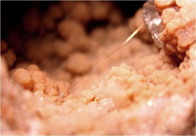 millerite-one extremely thin needle-like crystal-109