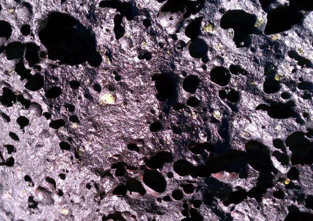 olivine-green crystal in basalt-Hawaii