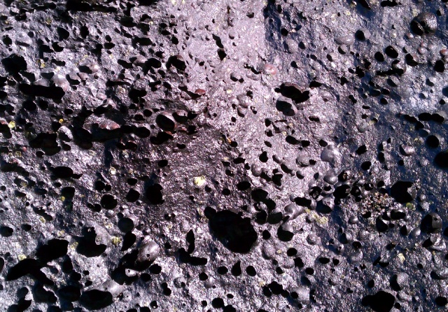 olivine-green crystal in basalt-Hawaii