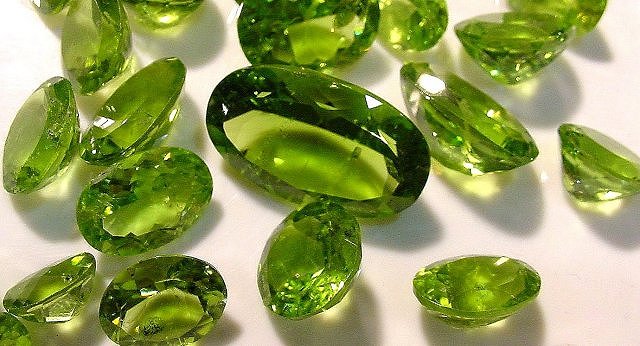 olivine-peridot-faceted gems
