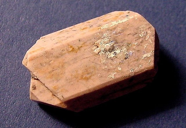 orthoclase-Carlsbad twinned crystal