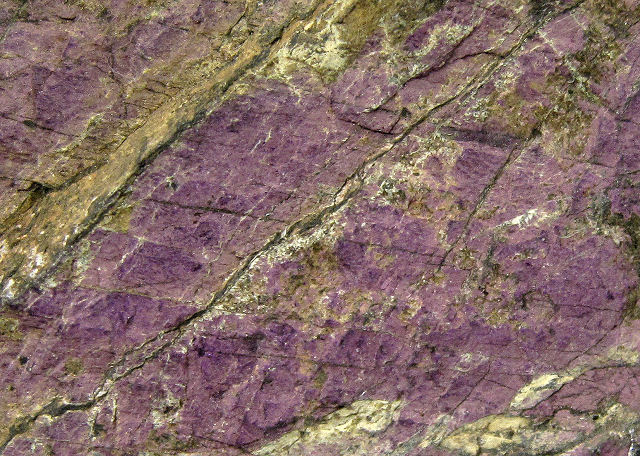 pupurite-pale purple and green-massive