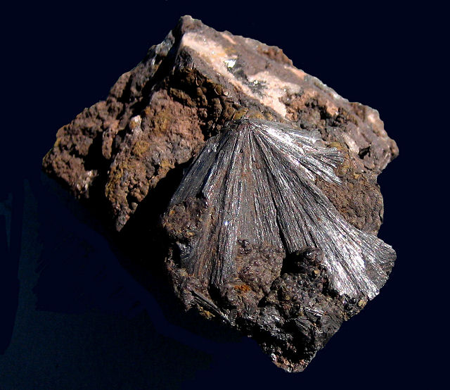 pyrolusite-dark gray-radiating crystals