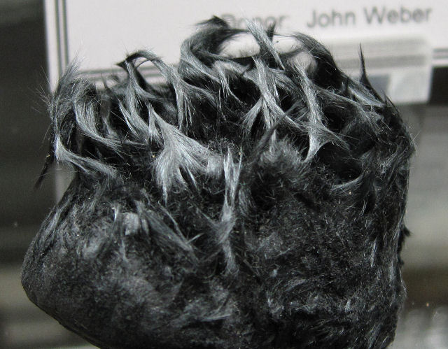 romanechite-dark gray twisted hair clusters
