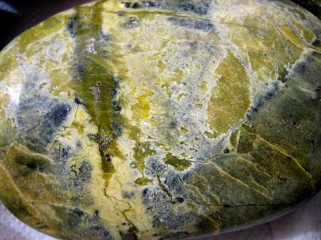 serpentine-mottled-yellow green-Peru