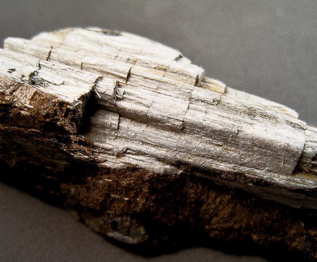 Tremolite - Asbestos - White - Fibrous