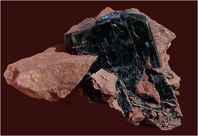 vivianite bluish black elongated crystal