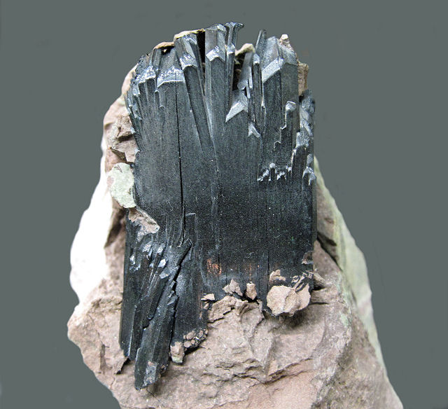 vivianite bluish gray crystals