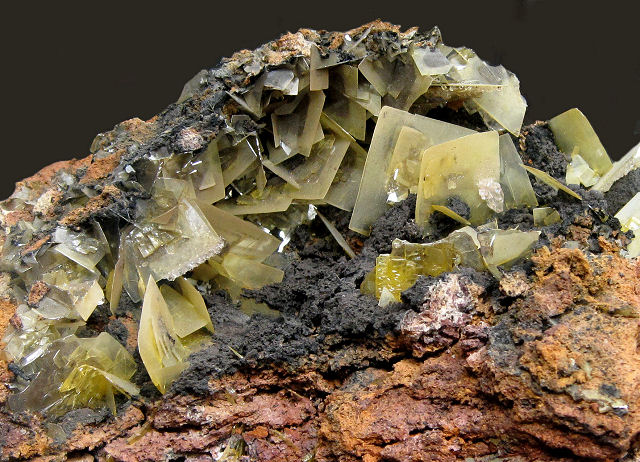 wulfenite light yellow thin square crystals