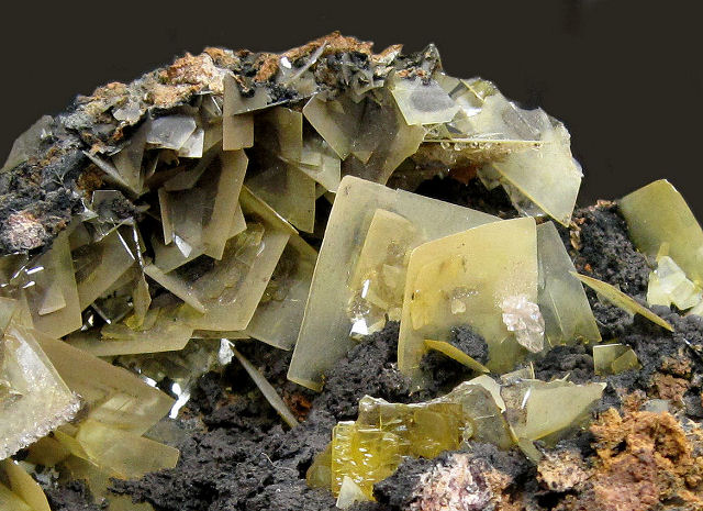 wulfenite light yellow thin square crystals