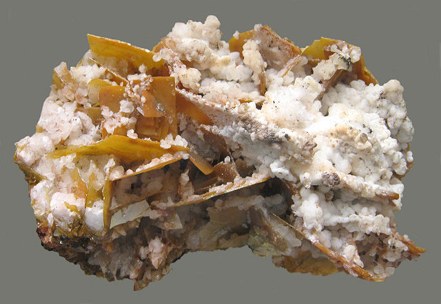 wulfenite light yellow thin square crystals