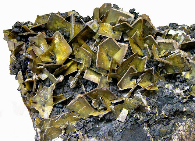 wulfenite light yellow thin square crystals