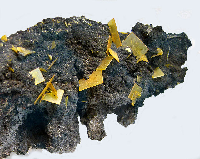 wulfenite light yellow thin square crystals on mottramite