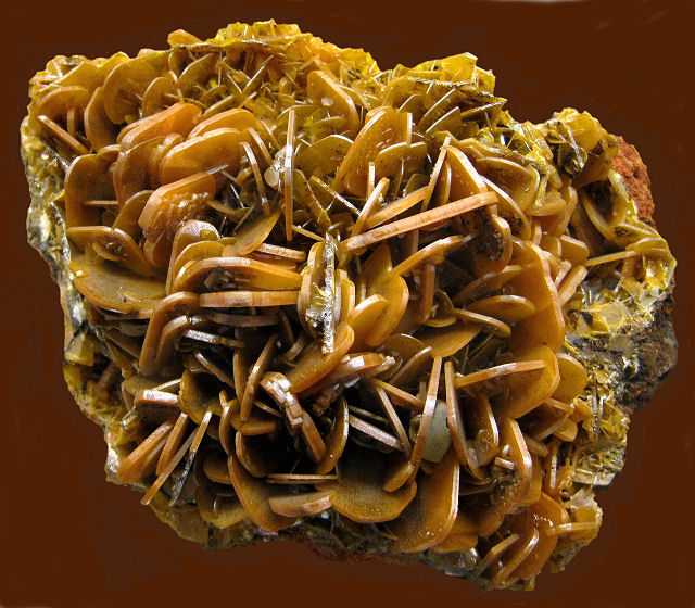 wulfenite orange crystals with rounded corners