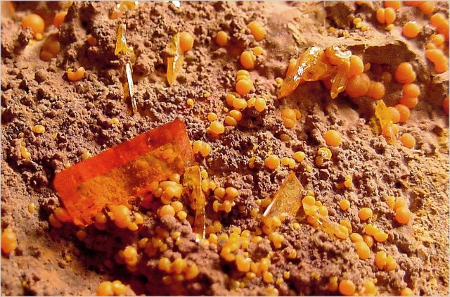 wulfenite reddish orange crystals with orange mimetite