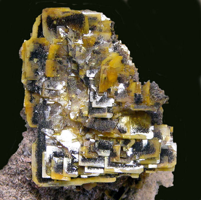 wulfenite-thiny yellow square crystals
